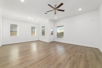 919 Golden Willow Ln in Conroe, TX - Building Photo - Building Photo