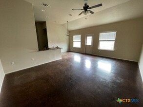 229 Ragsdale Way in New Braunfels, TX - Foto de edificio - Building Photo