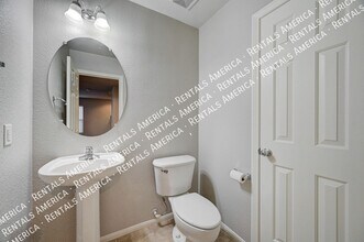 10567 Foggy Glen Ave in Las Vegas, NV - Building Photo - Building Photo