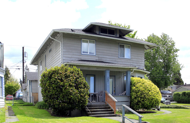 Virginia Apartments in Everett, WA - Foto de edificio - Building Photo