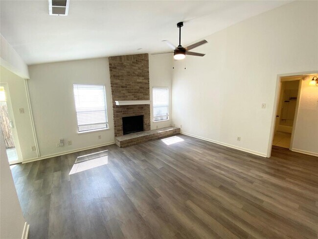 1103 Westwood Dr in Round Rock, TX - Building Photo - Building Photo