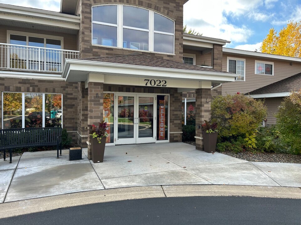Chauncey Barett Gardens "After 55 Community" in Centerville, MN - Foto de edificio