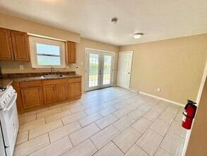 200 Rugby St in Browns Mills, NJ - Foto de edificio - Building Photo
