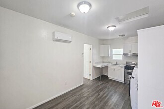 8454 Zelzah Ave in Los Angeles, CA - Building Photo - Building Photo