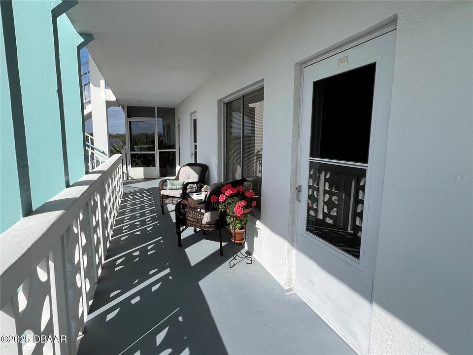3015 N Halifax Ave in Daytona Beach, FL - Building Photo