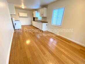 429 Reindollar Ave in Marina, CA - Building Photo - Building Photo