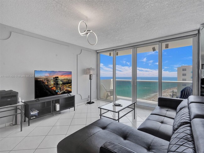 3725 S Ocean Dr in Hollywood, FL - Building Photo - Building Photo