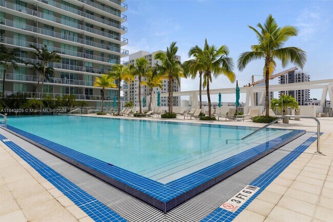 1111 SW 1st Ave, Unit 2323 in Miami, FL - Foto de edificio - Building Photo