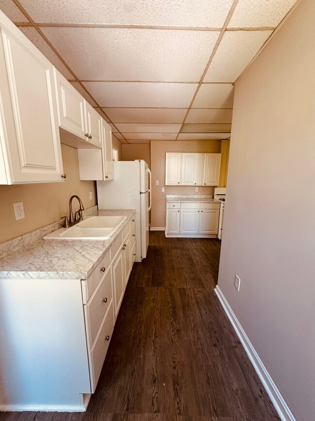104 N Main St, Unit 102B in Norwich, CT - Building Photo - Building Photo