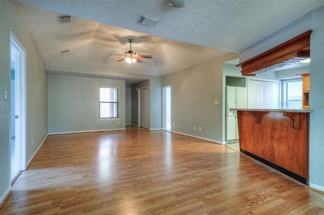 25 Shady Oak Ln in Conroe, TX - Building Photo - Building Photo