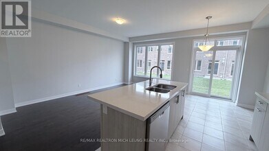 16 Harvey Bunker Cres in Markham, ON - Building Photo - Building Photo