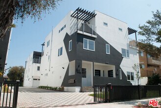 5015 1/2 Marathon St in Los Angeles, CA - Building Photo - Building Photo