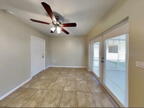 10321 SW 156th St in Miami, FL - Foto de edificio - Building Photo