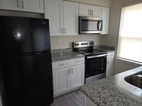 1105 Commonwealth Place in Virginia Beach, VA - Building Photo - Building Photo