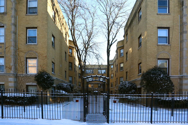 7369-7379 N Damen Ave in Chicago, IL - Building Photo - Building Photo