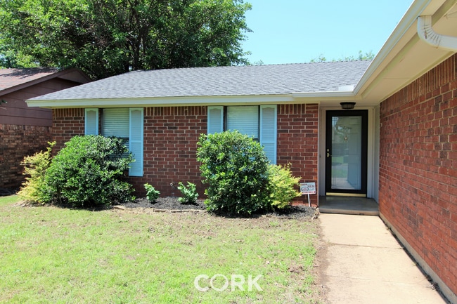 1301 Del Norte Dr in Edmond, OK - Foto de edificio - Building Photo