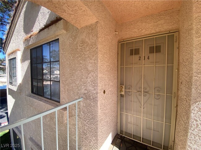 4823 S Torrey Pines Dr in Las Vegas, NV - Building Photo - Building Photo