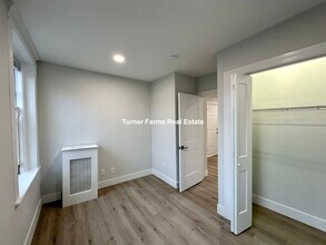 29 Myrtle St, Unit 9-9 in Boston, MA - Foto de edificio - Building Photo