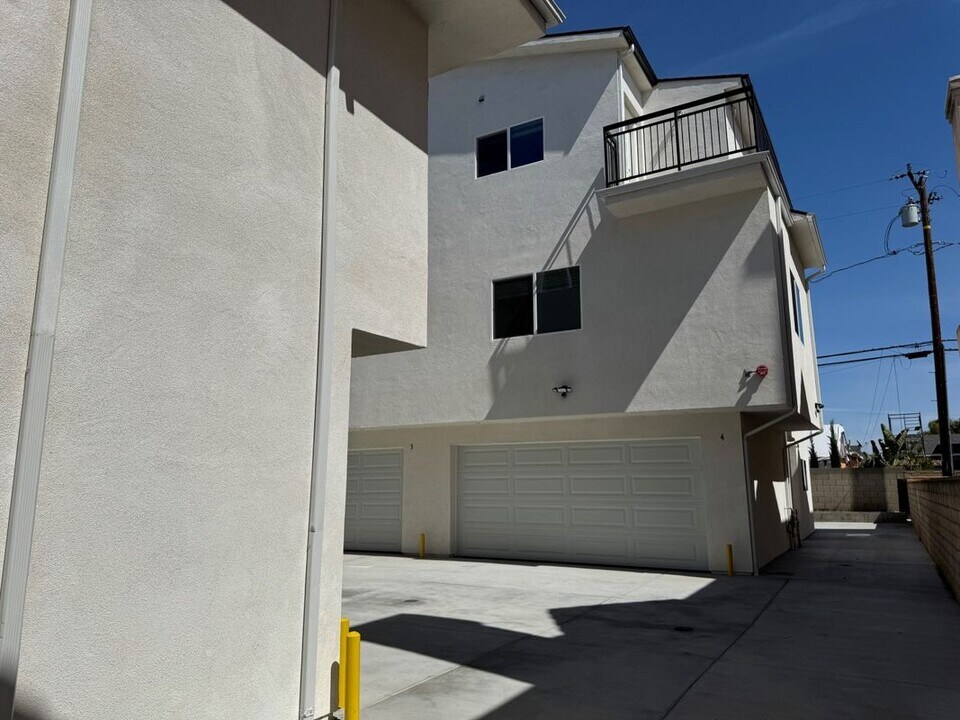 11602 Valley View Ave in Whittier, CA - Building Photo