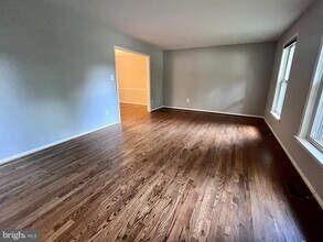 9101 Streamview Ln in Vienna, VA - Building Photo - Building Photo