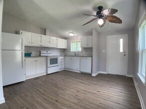 4202 NE 3rd St in Des Moines, IA - Building Photo - Building Photo