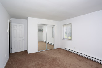 Hunters Creek in Bensalem, PA - Building Photo - Interior Photo