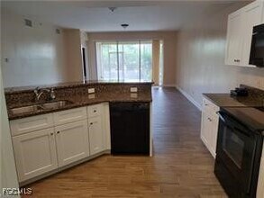8521 Oakshade Cir in Ft. Myers, FL - Building Photo - Building Photo