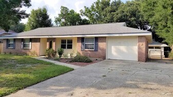 4170 Capri Dr in Pensacola, FL - Building Photo