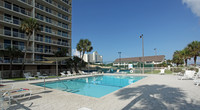 Sabine Yacht and Racquet Club in Gulf Breeze, FL - Foto de edificio - Building Photo