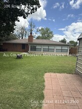 304 N Rowland Ave in Stephenville, TX - Building Photo - Building Photo