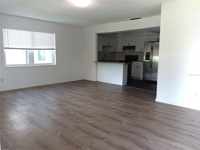 116 Southwest Jefferson Cir N in St. Petersburg, FL - Foto de edificio - Building Photo