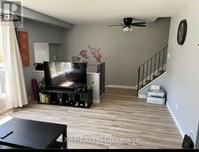 135 Sonnet Crescent in Ottawa, ON - Building Photo - Building Photo