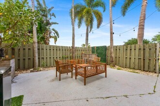 3750 Victoria Dr in West Palm Beach, FL - Building Photo - Building Photo