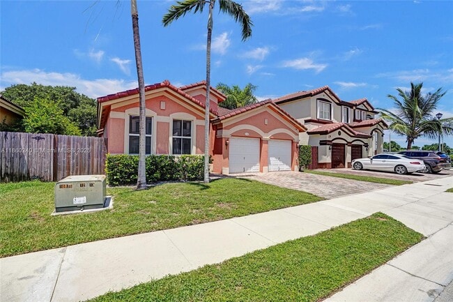 15385 SW 93rd Ln in Miami, FL - Foto de edificio - Building Photo