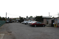 Rocky Peak Apartments in Fallbrook, CA - Foto de edificio - Building Photo