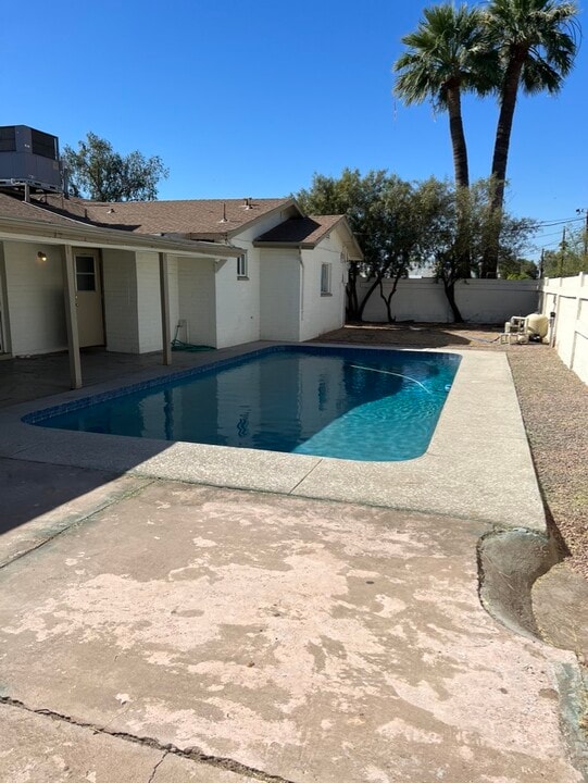 1426 S Roberts Rd in Tempe, AZ - Building Photo