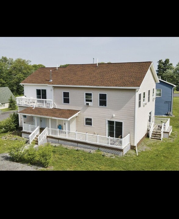 121 Birdseye View Dr in Ithaca, NY - Building Photo