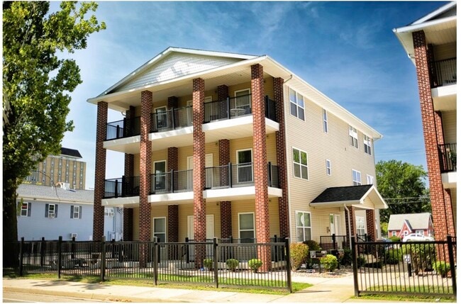 1554 4th St, Unit 1 in Charleston, IL - Foto de edificio - Building Photo