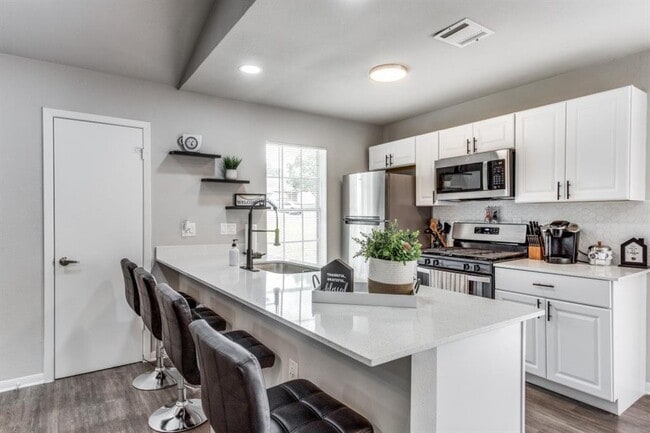 property at 1816 Gracy Farms Ln