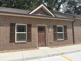 513 Westend Cir in Manchester, TN - Building Photo
