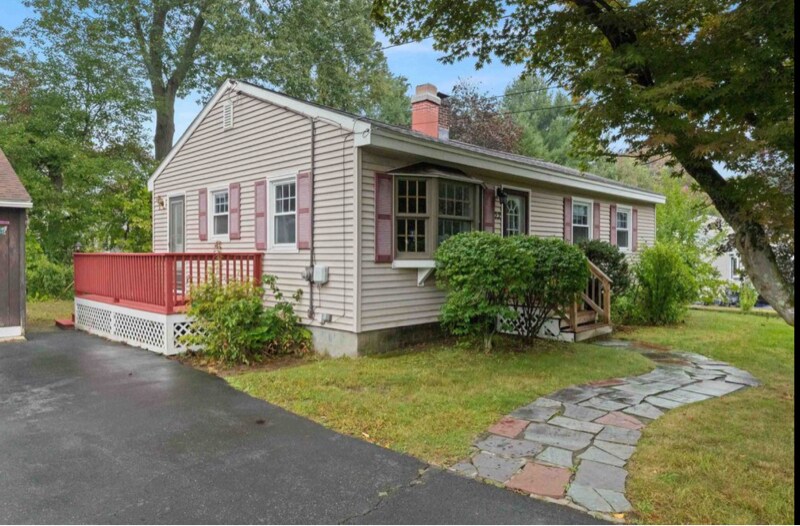 22 Henry St in Salem, NH - Building Photo