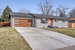 3004 S Zurich Ct in Denver, CO - Building Photo