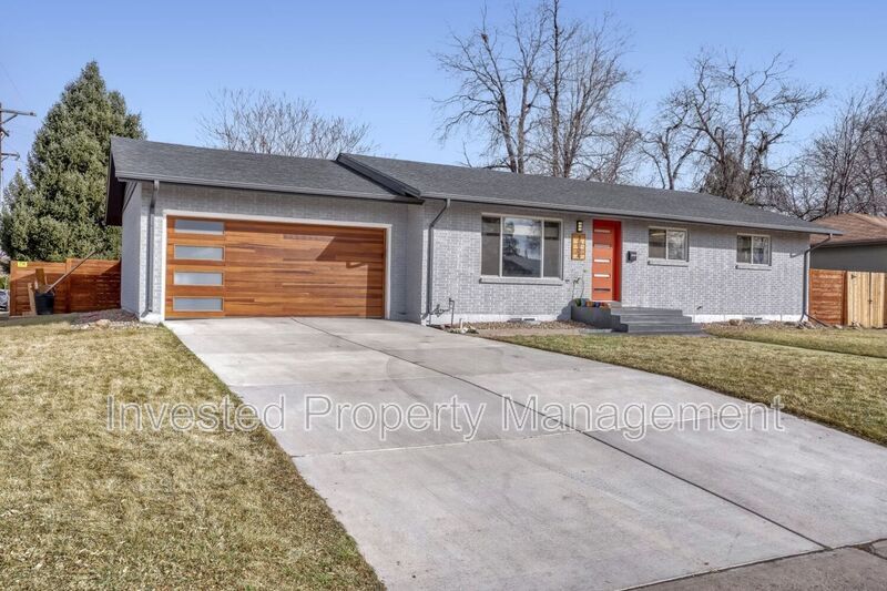 3004 S Zurich Ct in Denver, CO - Building Photo
