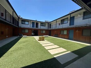 4526 Munger Ave in Dallas, TX - Building Photo - Building Photo