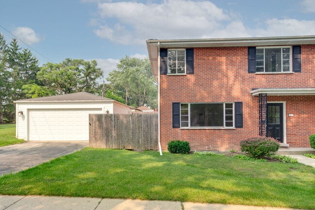 42 S Maywood Rd in Lake Forest, IL - Building Photo - Building Photo
