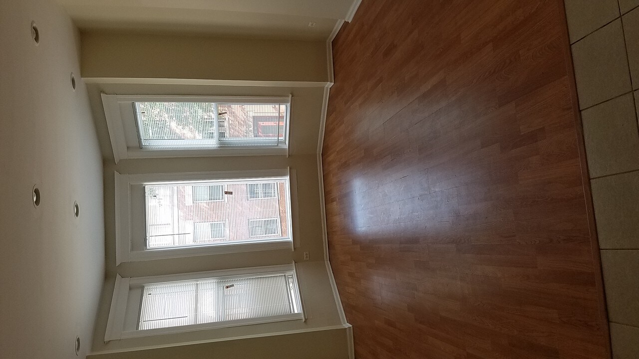 847 E 65th St in Chicago, IL - Building Photo