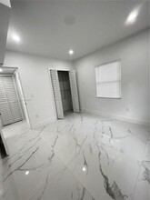 2103 SW 60th Ave in Miami, FL - Building Photo - Building Photo