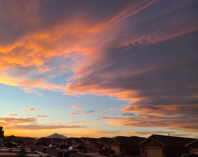 2807 Ocate Ct in Las Cruces, NM - Foto de edificio - Building Photo