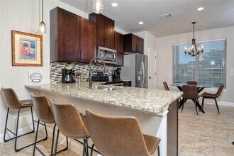 565 Demarett Dr in Lago Vista, TX - Building Photo - Building Photo