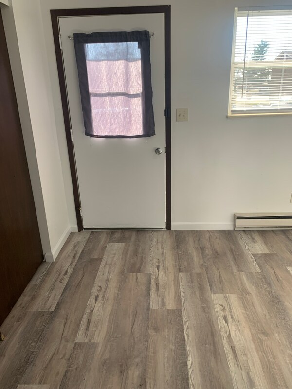 150 E Back St in Hecker, IL - Foto de edificio - Building Photo